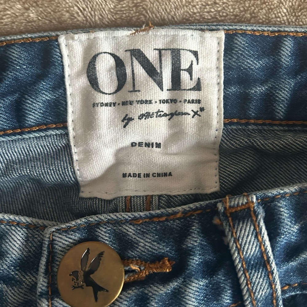 One by EightySeven X Distressed Skinny Jeans Size 26|Zipper Ankle|Patch Detail - Picture 10 of 16